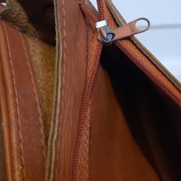 vintage leather crossbody purse small but amazing, great compartments - Picture 6 of 6